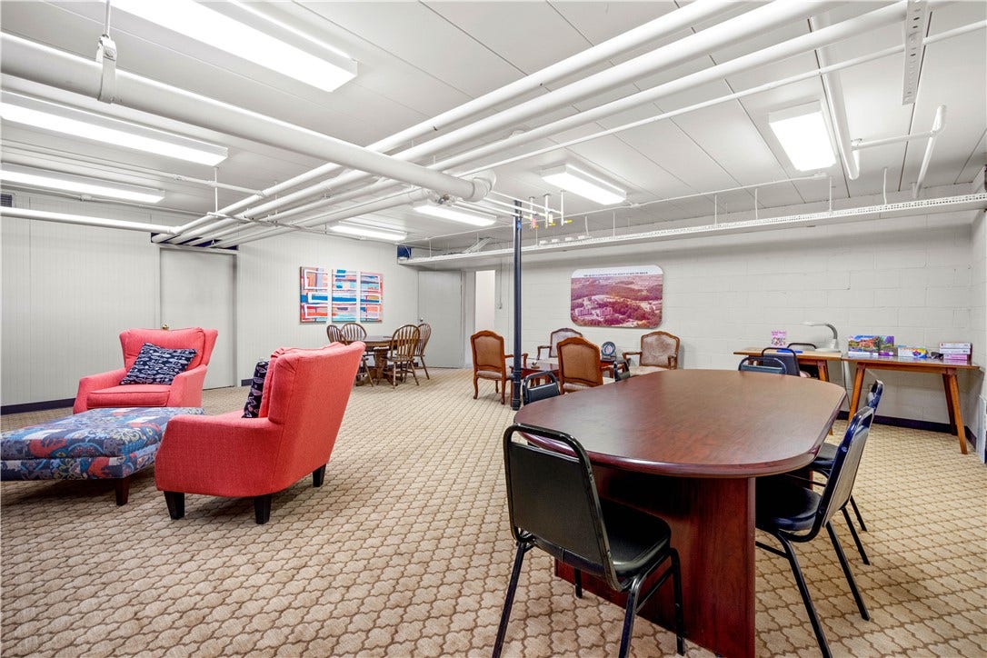 55 Highland Rd, #205, Bethel Park, PA 15102