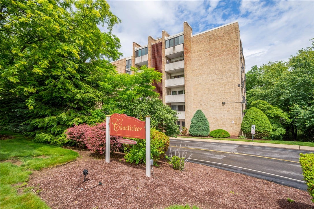 55 Highland Rd, #205, Bethel Park, PA 15102