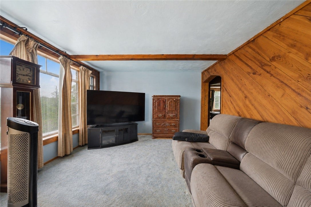 1200 Robbie Dr, Irwin, PA 15642