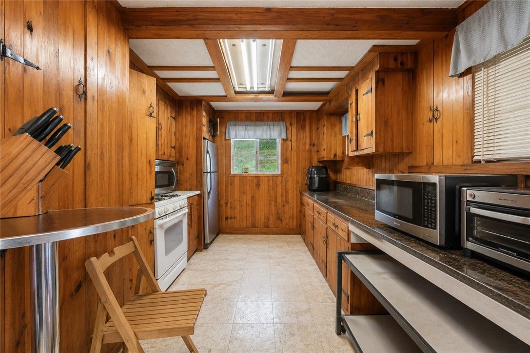 1200 Robbie Dr, Irwin, PA 15642
