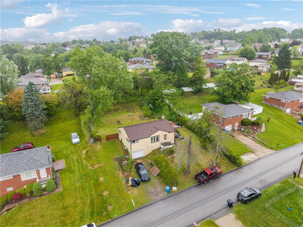 1200 Robbie Dr, Irwin, PA 15642