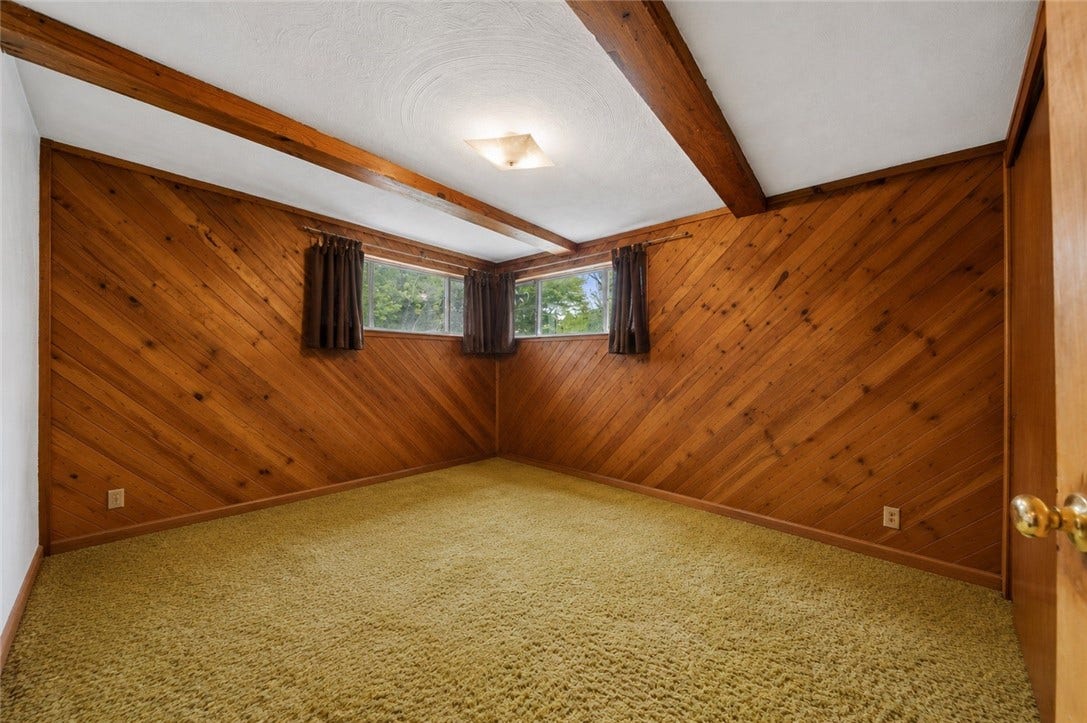 1200 Robbie Dr, Irwin, PA 15642