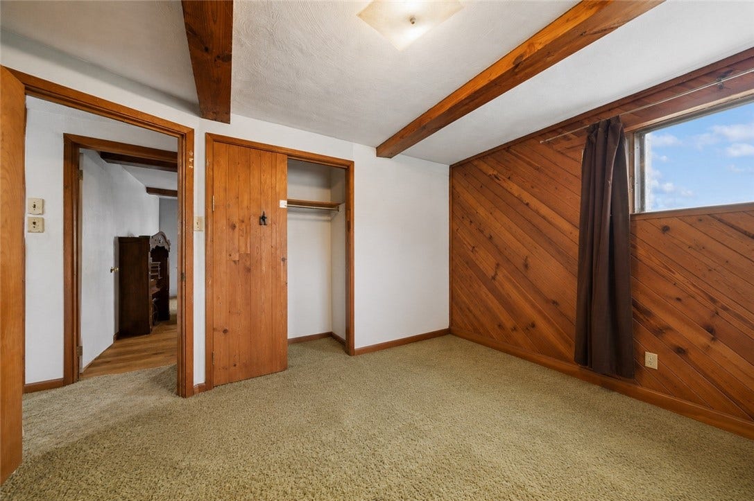 1200 Robbie Dr, Irwin, PA 15642