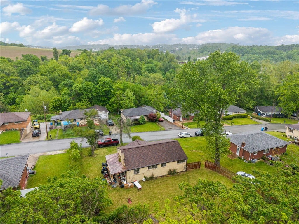 1200 Robbie Dr, Irwin, PA 15642