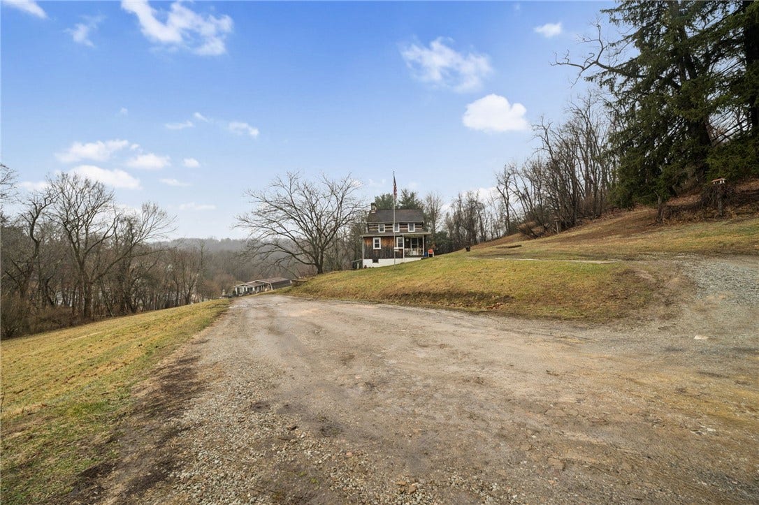 2651 Radebaugh Rd, Jeannette, PA 15644