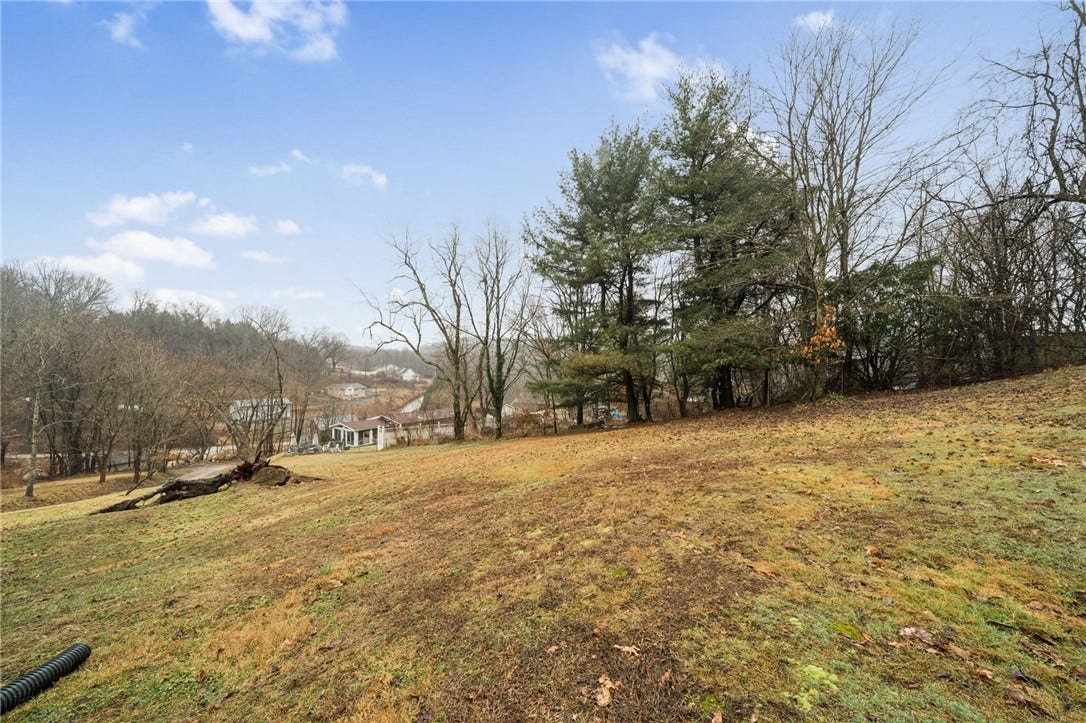 2651 Radebaugh Rd, Jeannette, PA 15644