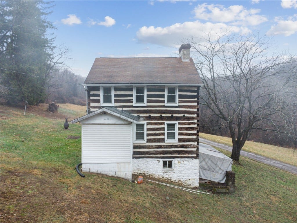 2651 Radebaugh Rd, Jeannette, PA 15644