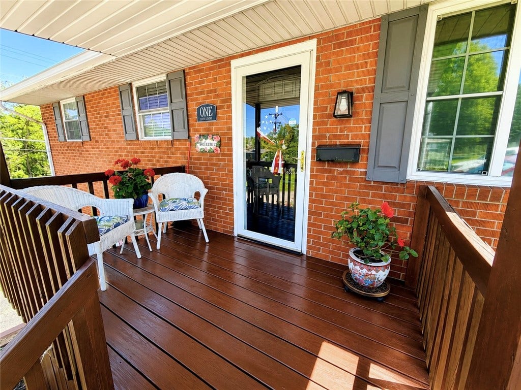 1 Loch Lomond Street, Uniontown, PA 15401