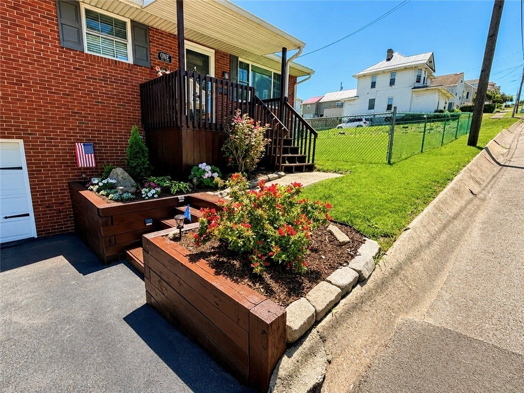 1 Loch Lomond Street, Uniontown, PA 15401