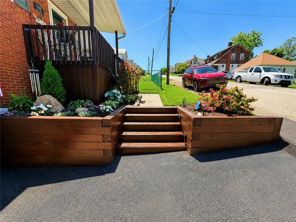 1 Loch Lomond Street, Uniontown, PA 15401