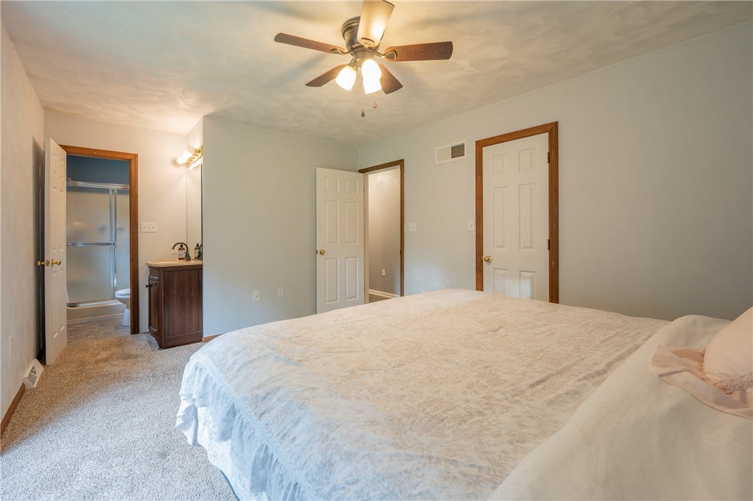 1053 New London Dr, Greensburg, PA 15601
