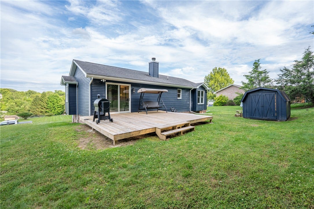 1053 New London Dr, Greensburg, PA 15601