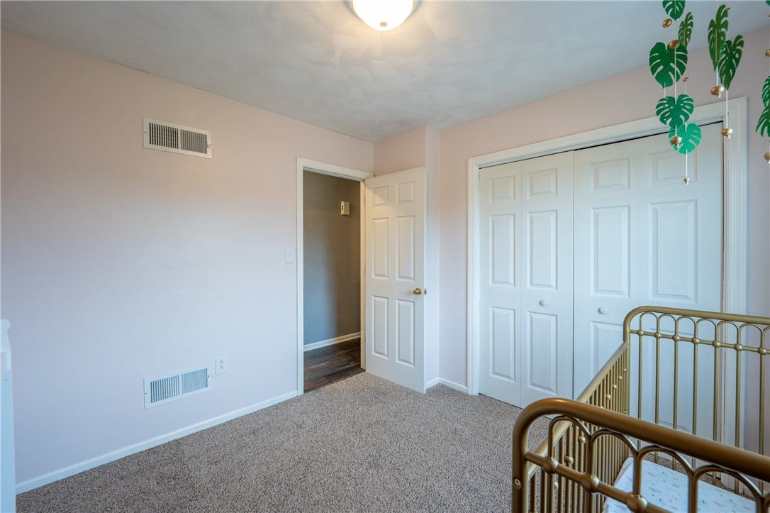 1053 New London Dr, Greensburg, PA 15601