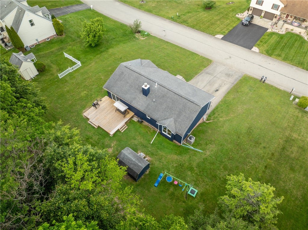 1053 New London Dr, Greensburg, PA 15601