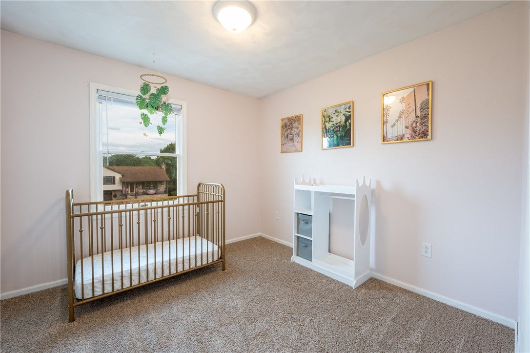 1053 New London Dr, Greensburg, PA 15601