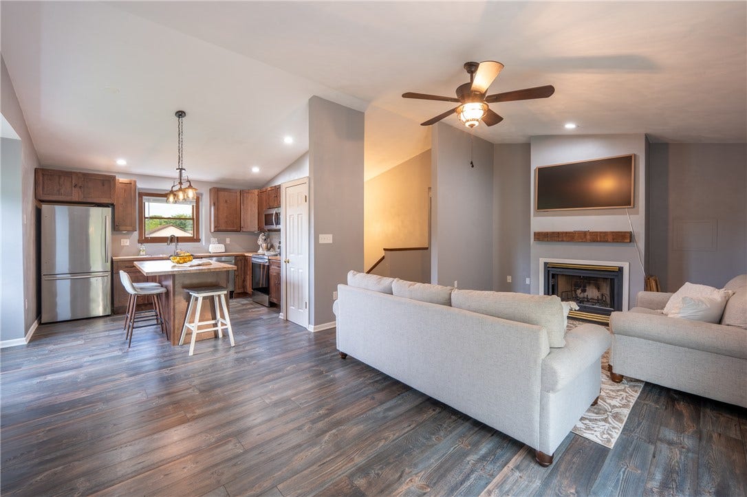 1053 New London Dr, Greensburg, PA 15601