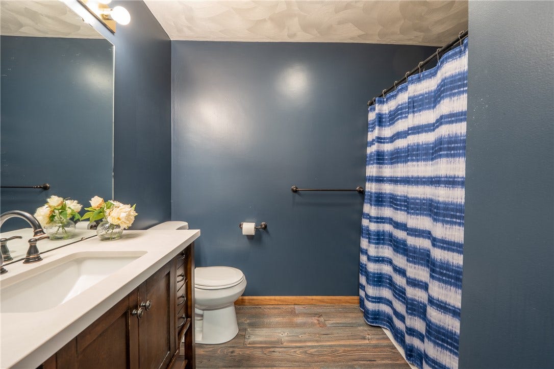 1053 New London Dr, Greensburg, PA 15601