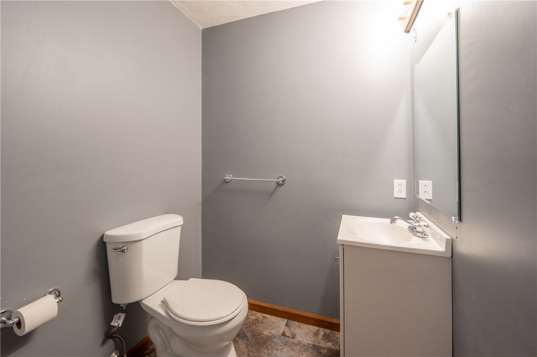 1053 New London Dr, Greensburg, PA 15601