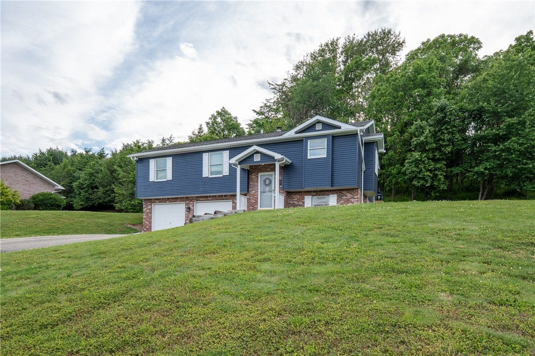 1053 New London Dr, Greensburg, PA 15601