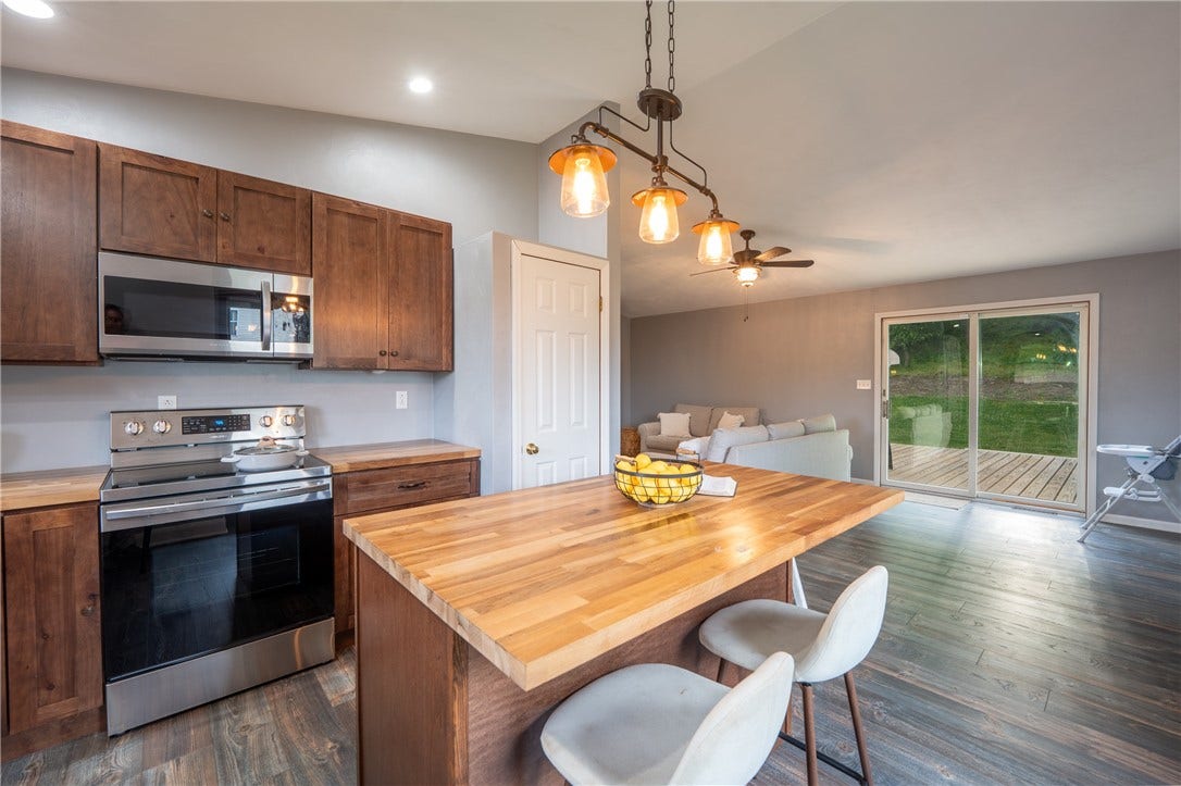 1053 New London Dr, Greensburg, PA 15601