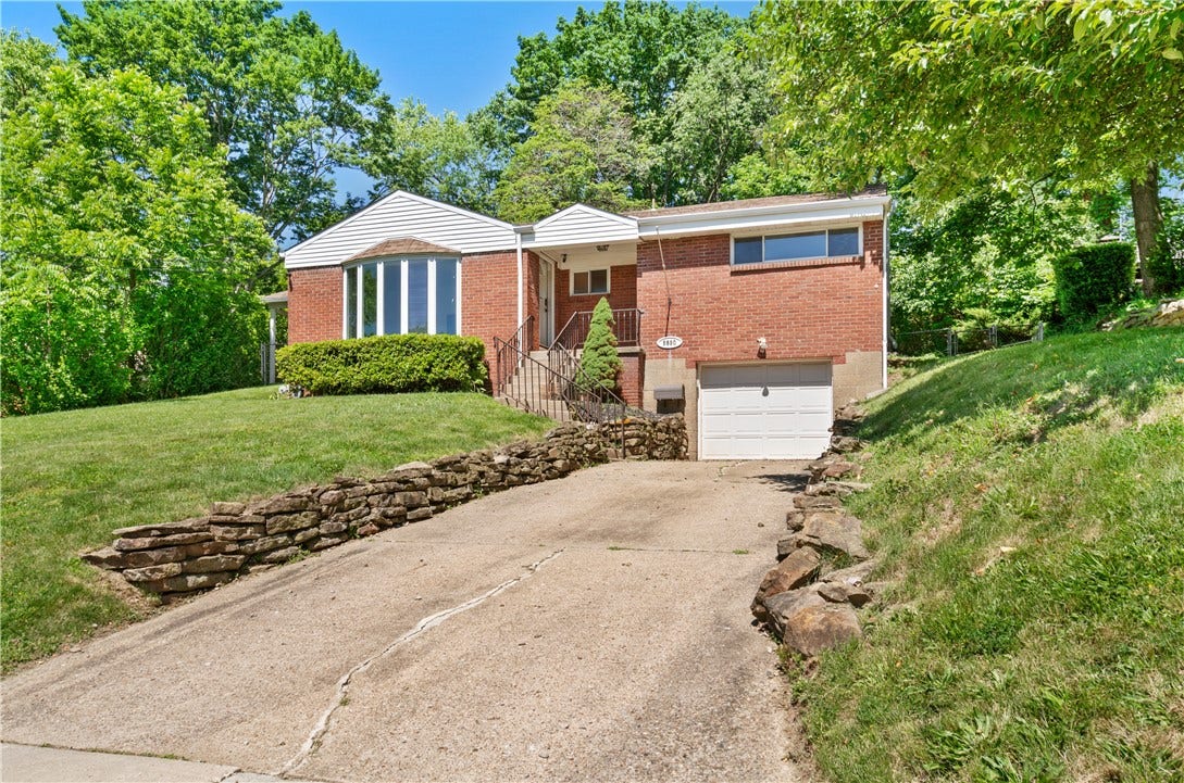 5690 Florida Ave, Bethel Park, PA 15102