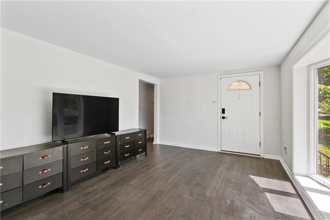 5690 Florida Ave, Bethel Park, PA 15102