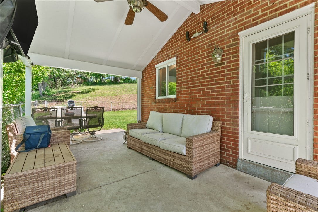 5690 Florida Ave, Bethel Park, PA 15102