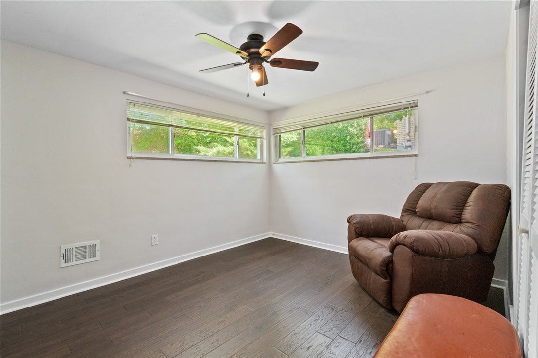 5690 Florida Ave, Bethel Park, PA 15102