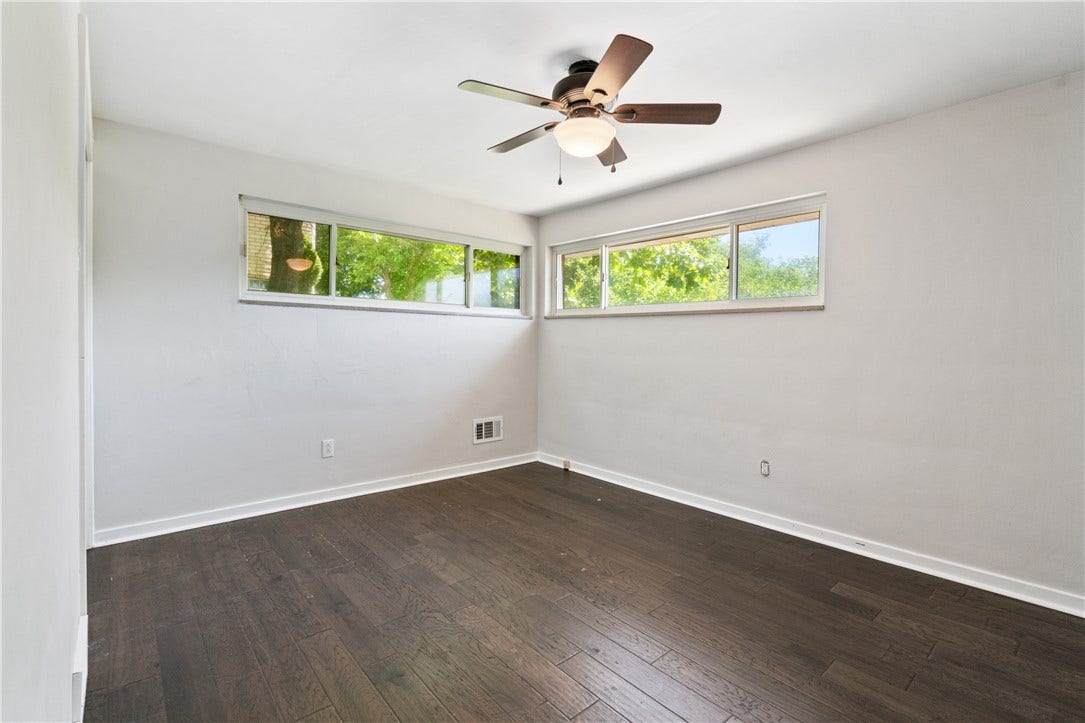 5690 Florida Ave, Bethel Park, PA 15102