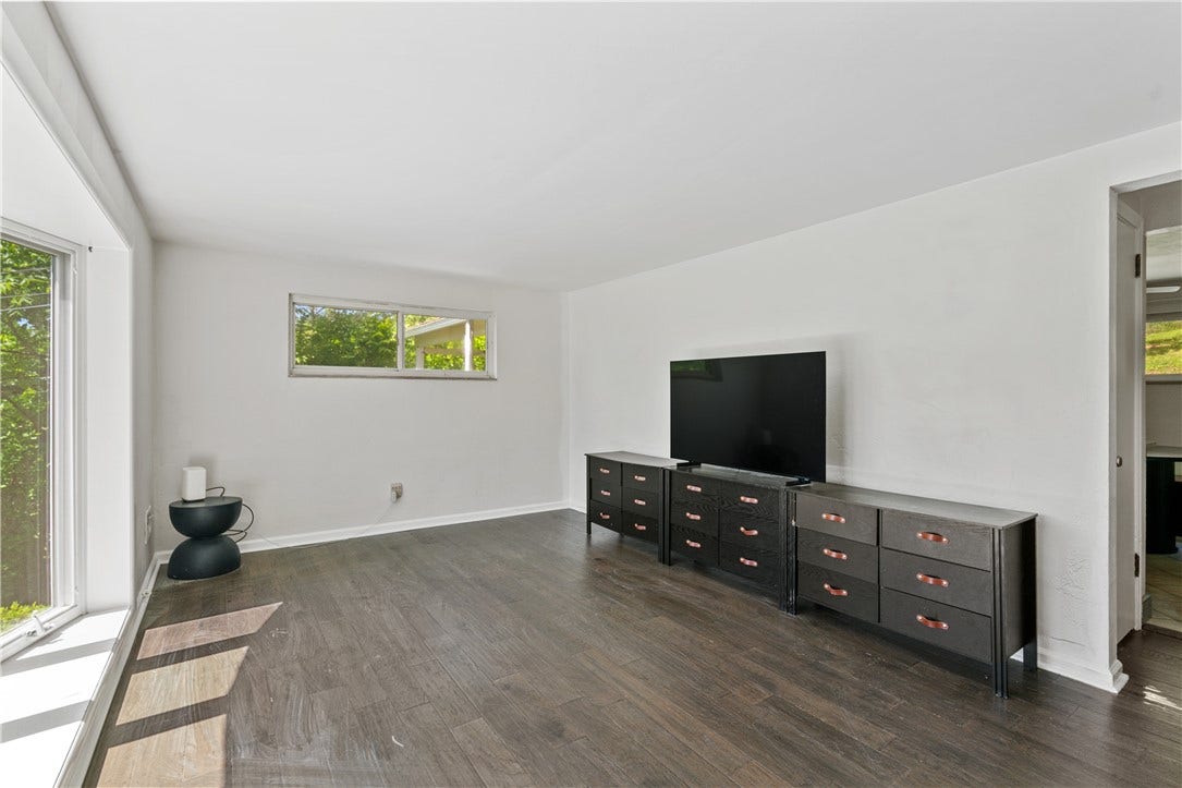 5690 Florida Ave, Bethel Park, PA 15102