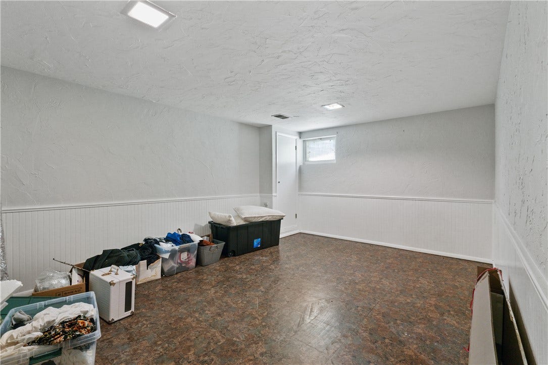 5690 Florida Ave, Bethel Park, PA 15102