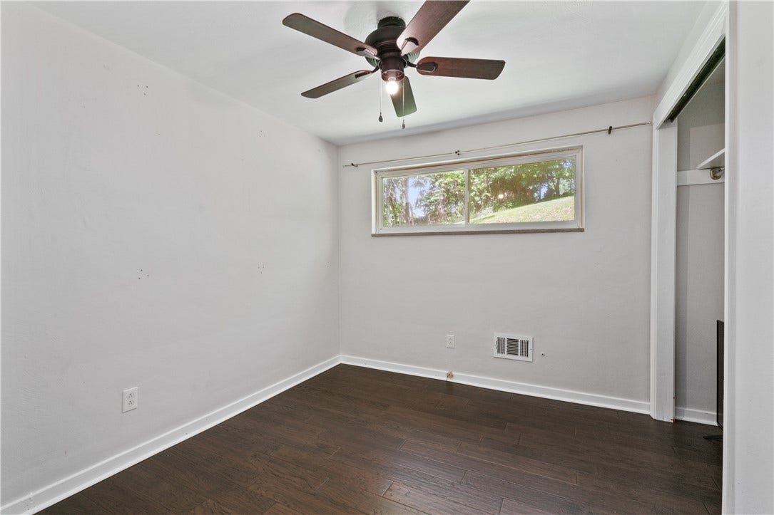 5690 Florida Ave, Bethel Park, PA 15102