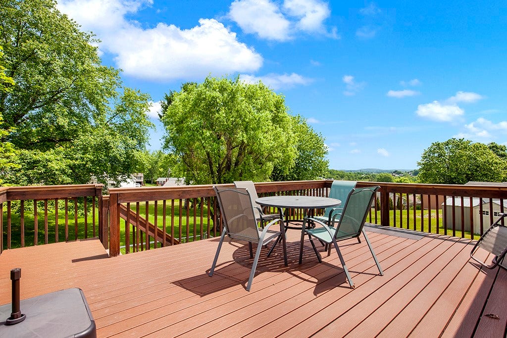 5 Shawnee Dr, Greensburg, PA 15601