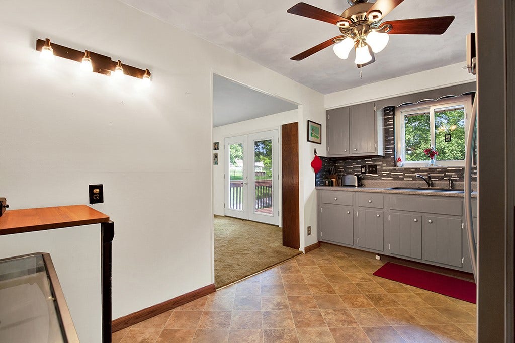 5 Shawnee Dr, Greensburg, PA 15601
