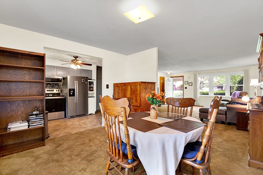 5 Shawnee Dr, Greensburg, PA 15601