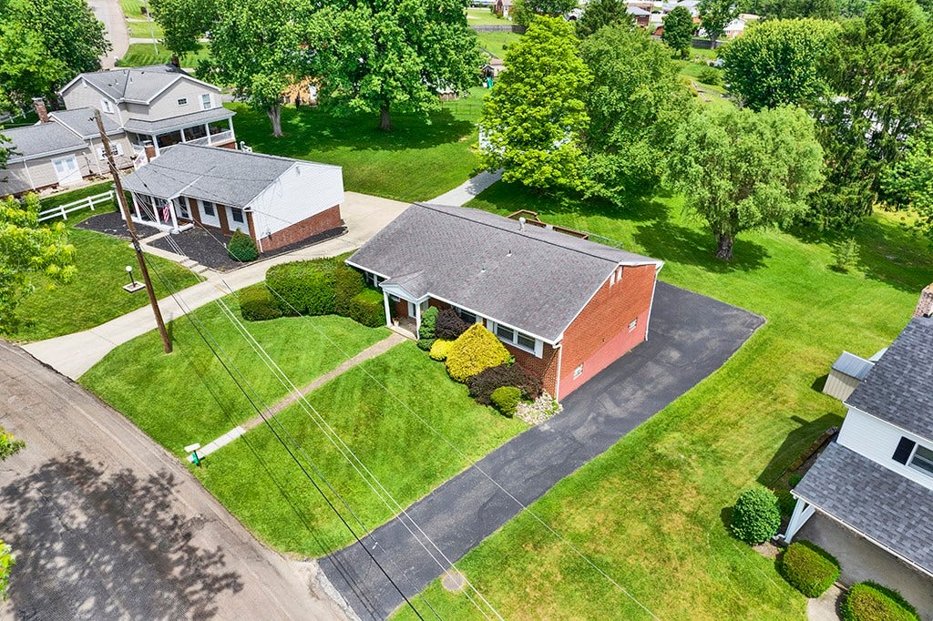 5 Shawnee Dr, Greensburg, PA 15601