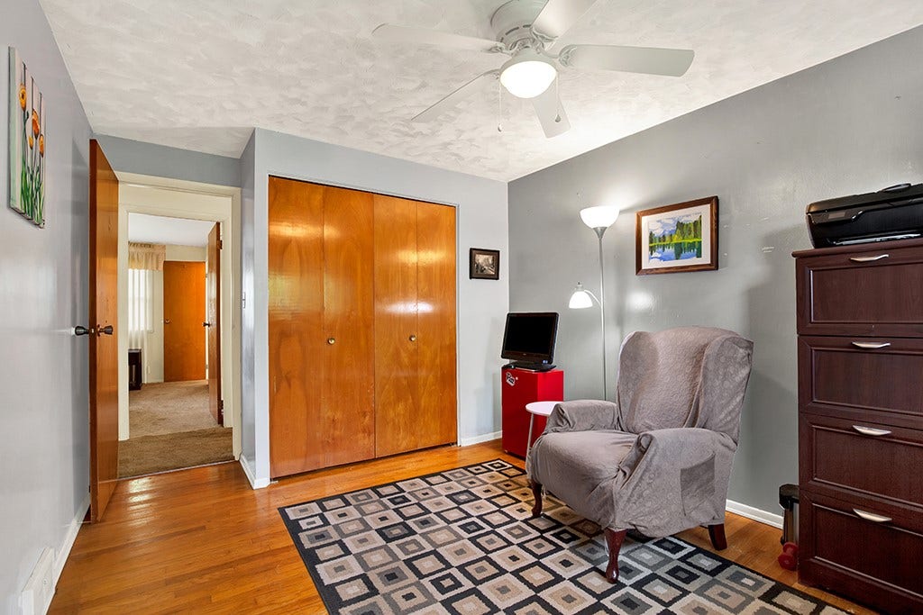 5 Shawnee Dr, Greensburg, PA 15601