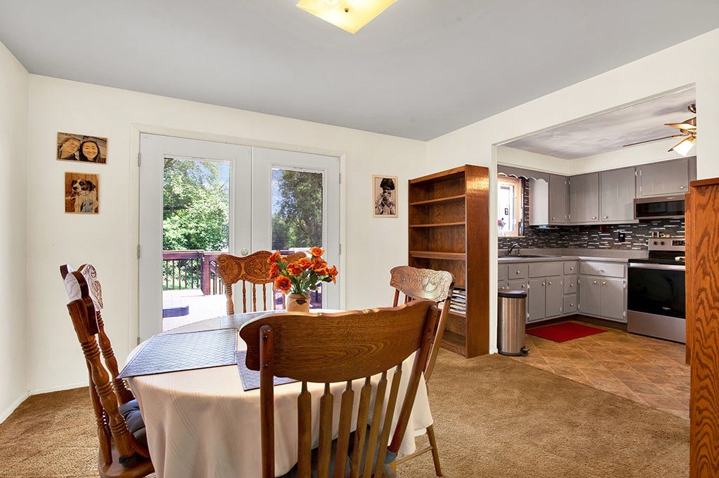 5 Shawnee Dr, Greensburg, PA 15601