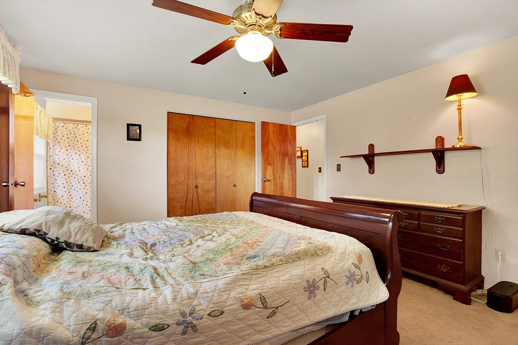 5 Shawnee Dr, Greensburg, PA 15601