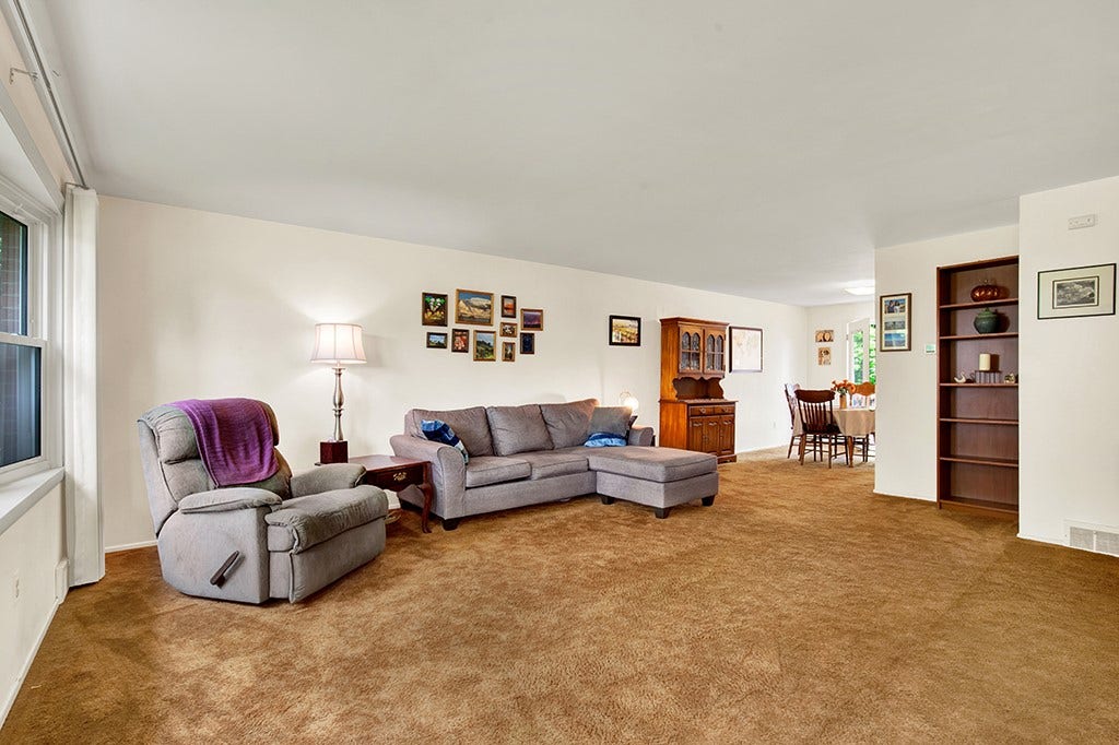 5 Shawnee Dr, Greensburg, PA 15601