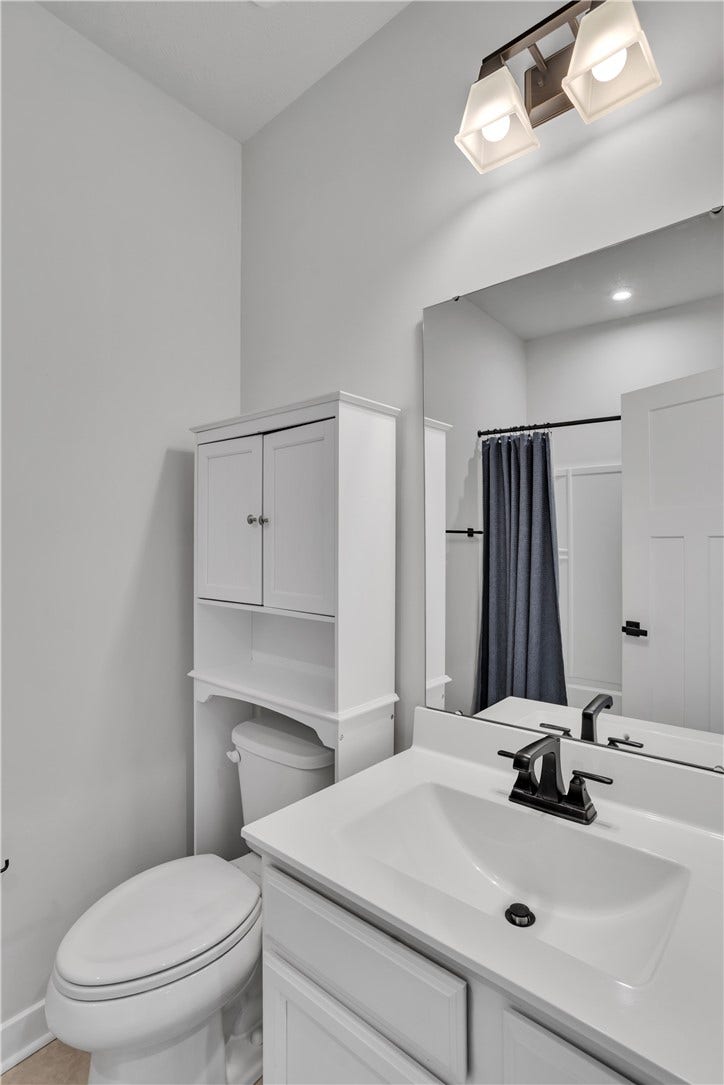 6004 Augusta Ln, Jeannette, PA 15644