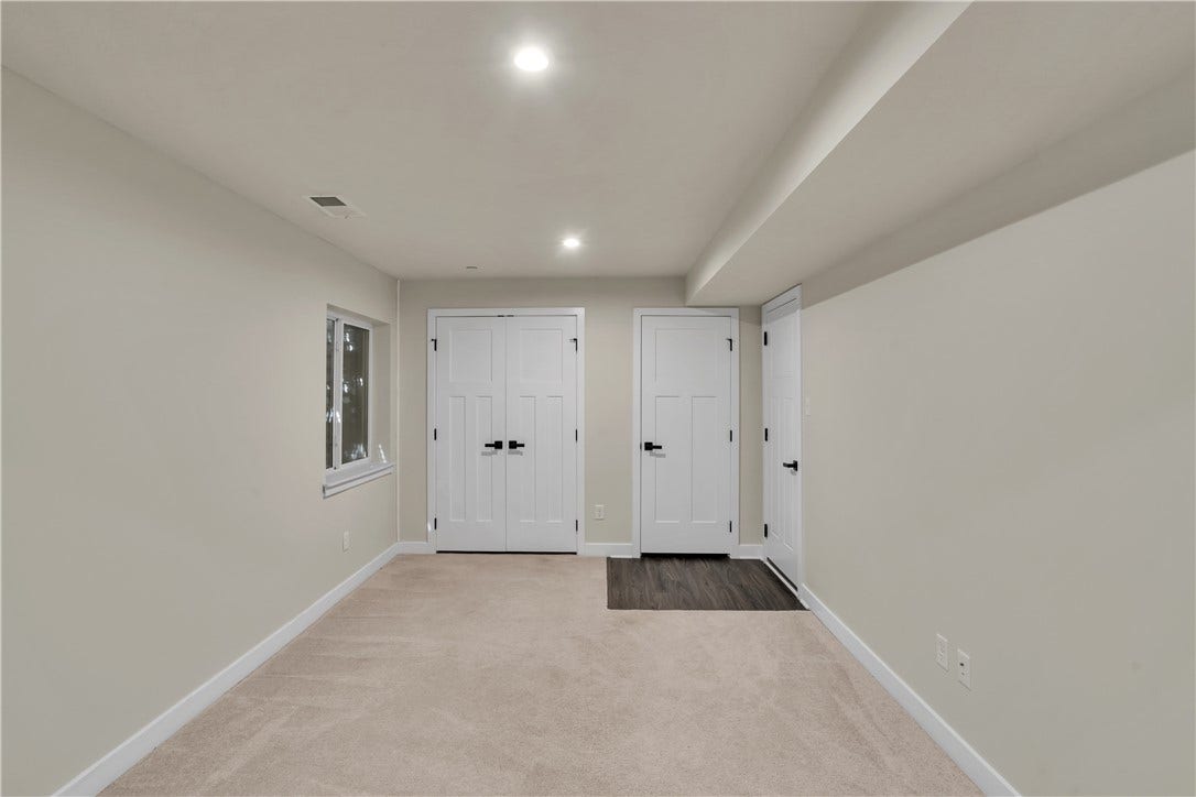6004 Augusta Ln, Jeannette, PA 15644