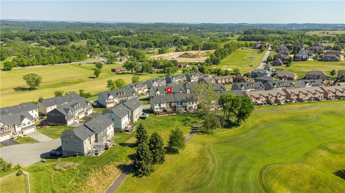 6004 Augusta Ln, Jeannette, PA 15644