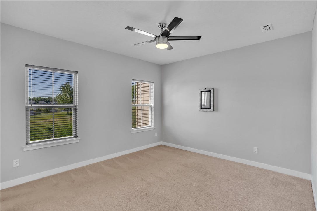 6004 Augusta Ln, Jeannette, PA 15644