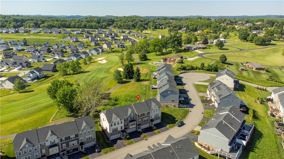 6004 Augusta Ln, Jeannette, PA 15644