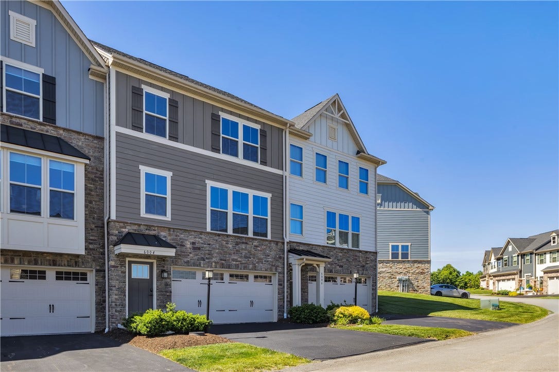 6004 Augusta Ln, Jeannette, PA 15644