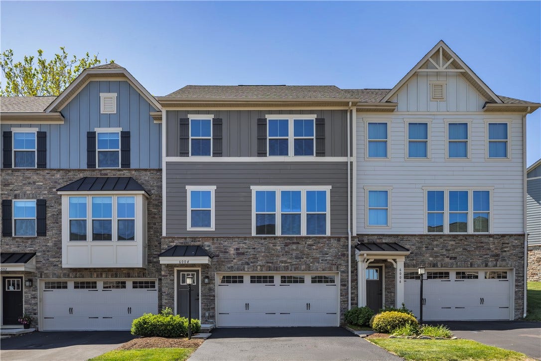 6004 Augusta Ln, Jeannette, PA 15644