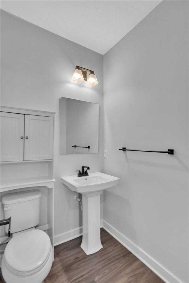 6004 Augusta Ln, Jeannette, PA 15644