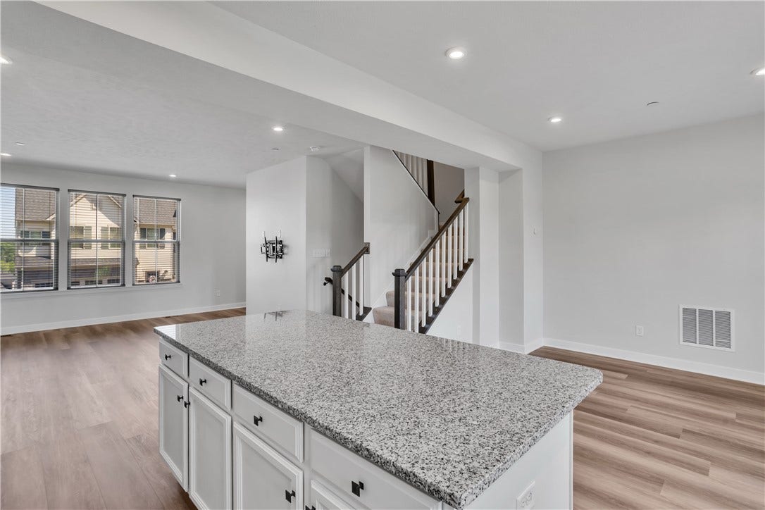 6004 Augusta Ln, Jeannette, PA 15644