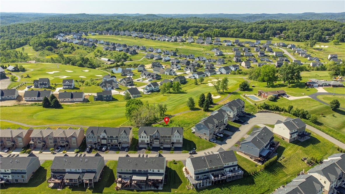 6004 Augusta Ln, Jeannette, PA 15644